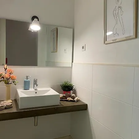 Hostel Rooms In Gothic Barcelona