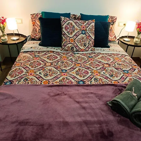 Hostel Rooms In Gothic Barcelona